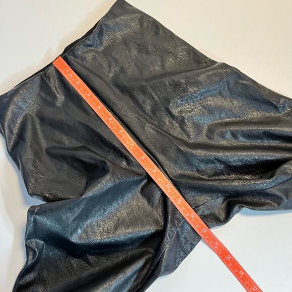 Commando Leggings Size Medium Faux Leather High Waist Raw Hem - Picture 9 of 12